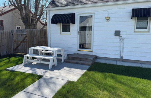 McCook House | Cozy 3-bedroom cottage with AC and WiFi in central McCook location