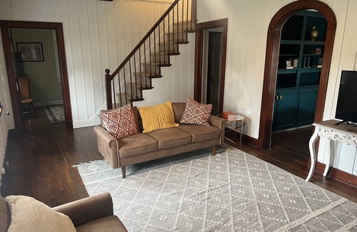 Lake Charles Cottage | Cozy 3 bedroom Downtown Cottage
