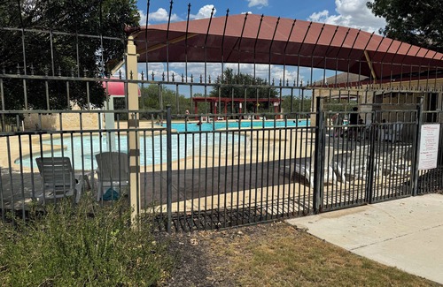 Southside House | Cozy 3-bedroom family house in San Antonio next to Lackland AFB