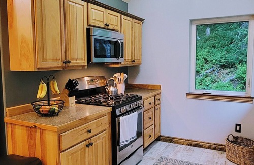 Seward House | Cozy 3-bedroom Family Friendly Home located 5 minutes from Seward.