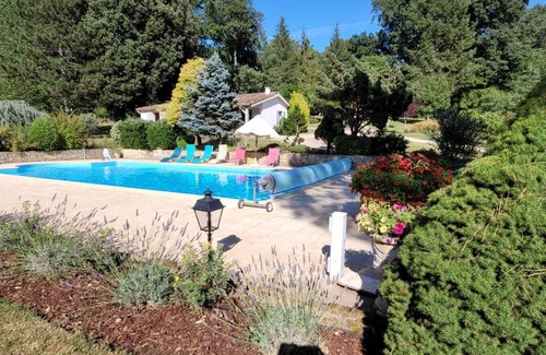 Lacapelle-Biron Villa | Cozy 3 bedroom villa with a swimming pool in village of Lacapelle Biron.