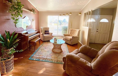 Northeast Heights House | Cozy 3-Bedroom Getaway with Yard, Driveway and Garage