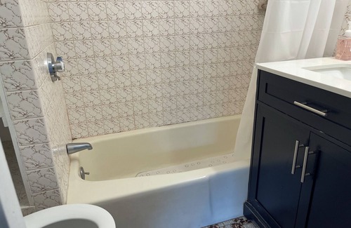 Somerville House | Cozy 3-Bedroom Getaway w/AC & Free Parking Near Boston