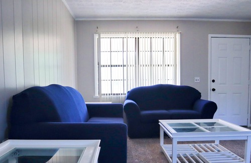 Thomas Drive House | Cozy 3 Bedroom Guesthouse w/Full Kitchen (30 Minutes to the BEACH)
