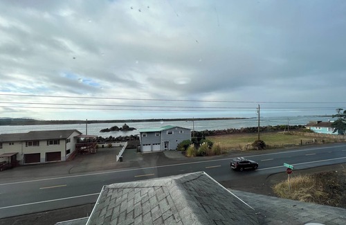 Oregon Coast House | Cozy 3-bedroom house in amazing Rockaway Beach with WiFi