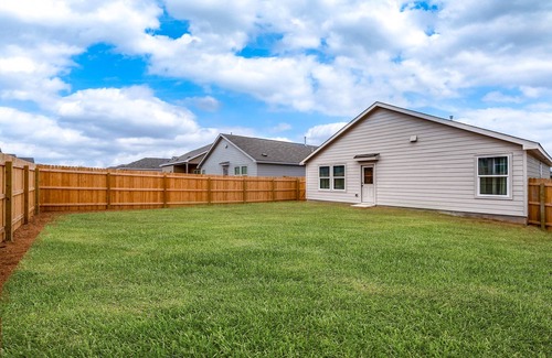New Braunfels Cabin | Cozy 3-Bedroom Home - Perfect for Extended Stays!