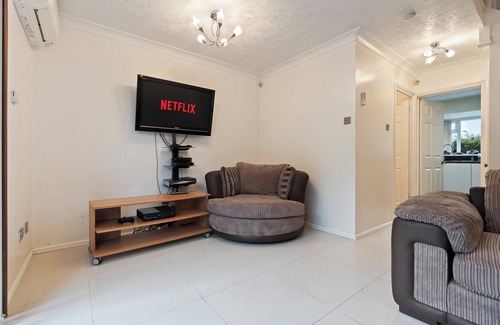 Dartford House | Cozy 3-Bedroom Home 30 Minutes from London