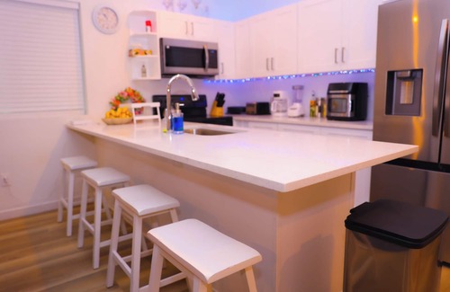 Aurora House | Cozy 3-Bedroom Home, 3 Min to Aurora’s Gaylord, 10 Min to Denver Airport!