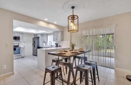 Orlando Hotel | Cozy 3-Bedroom Home 4-Minutes from Universal Studios