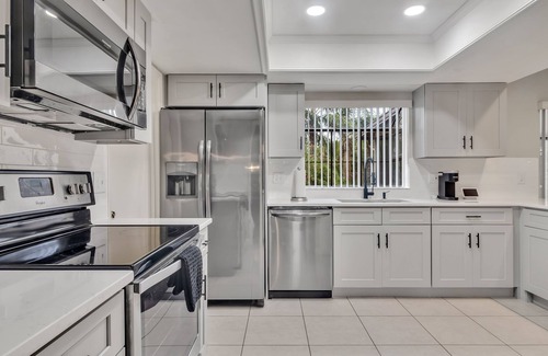 Orlando Hotel | Cozy 3-Bedroom Home 4-Minutes from Universal Studios