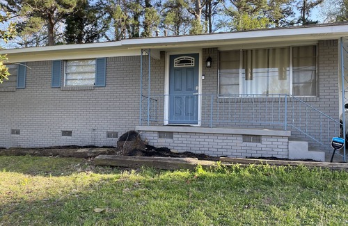 Little Rock House | Cozy 3 bedroom home with fast wifi very close to hospital.