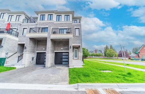 Courtice House | Cozy 3-bedroom house in charming Courtice with AC, WiFi