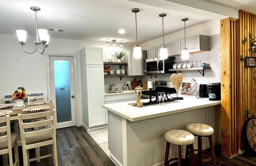 Katy House | Cozy 3-bedroom house in Old Katy Town