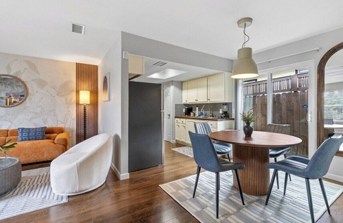 St. John - Coronado Hills House | Cozy 3-bedroom house in enchanting Austin with WiFi, AC & gated backyard