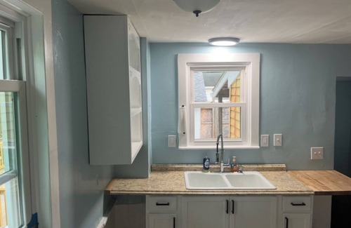 Niles House | Cozy 3-bedroom house on the river in Niles, Ohio with WiFi