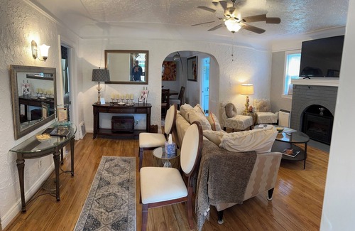 Detroit House | Cozy 3-bedroom house with WiFi, AC in historic Detroit north rosedale park