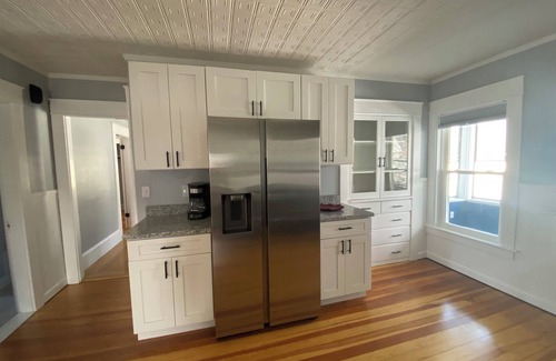 Corey Square Apartment | Cozy 3 bedroom in a friendly neighborhood close to I-93!