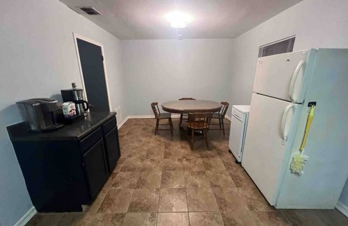 Lewisville House | Cozy 3 bedroom in PRIME location!