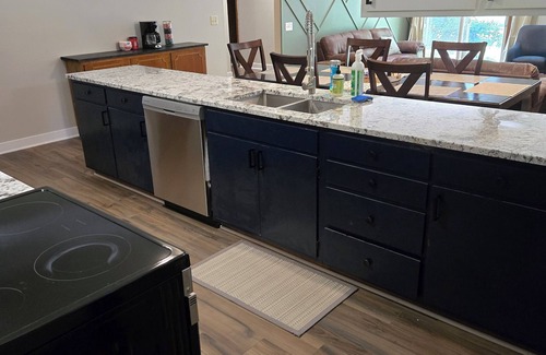 Lincoln House | Cozy 3-bedroom open floor plan house in charming Lincoln with WiFi, AC,