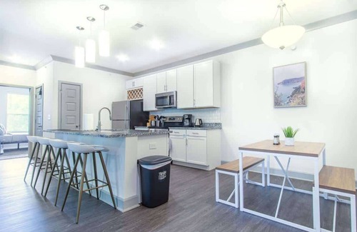 Buechel Apartment | Cozy 3 Bedroom Suite | Pool, Parking, and Gym