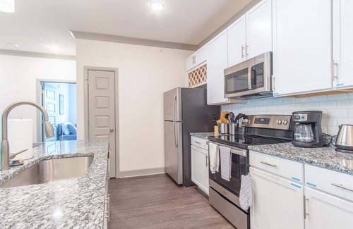 Buechel Apartment | Cozy 3 Bedroom Suite | Pool, Parking, and Gym