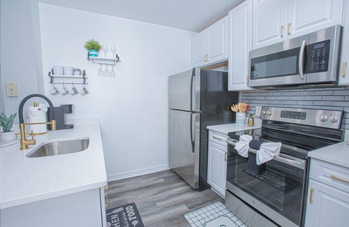 Kissimmee House | Cozy 3-bedroom townhome in Kissimmee close to Disney with WiFi, AC, fitness room