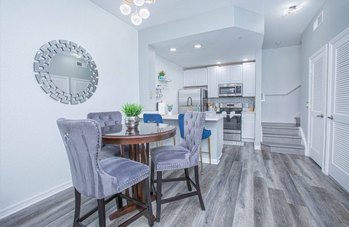 Kissimmee House | Cozy 3-bedroom townhome in Kissimmee close to Disney with WiFi, AC, fitness room