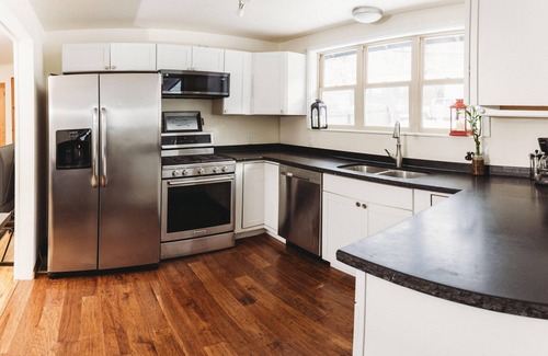 Glenwood Springs Cabin | Cozy 3-bedroom Trapper Cabin in central Glenwood with AC WiFi and yard. Sleeps 6