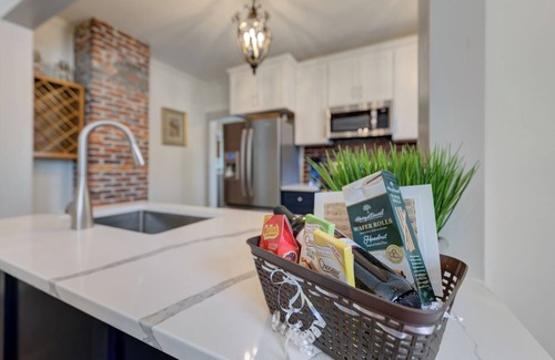 North Charleston House | Cozy 3 Bedroom Retreat in the Heart of Park Circle