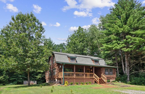 Saratoga Springs Cabin | Cozy 3-bedroom cabin in welcoming Saratoga Springs with WiFi, AC close to track.