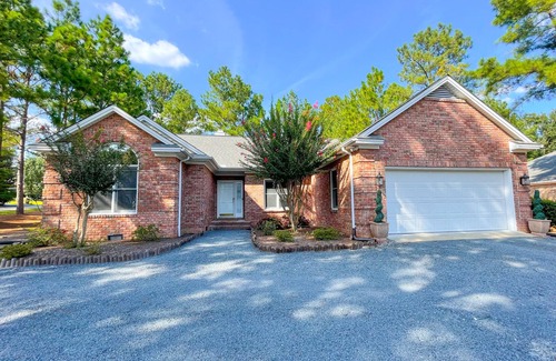 Pinehurst House | Cozy 3-bedroom vacation home just 8 minutes from Pinehurst Resort