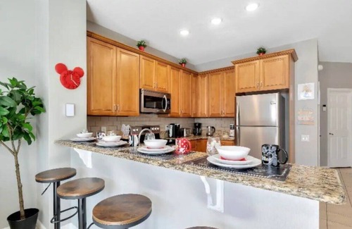 Windsor Palms House | Cozy 3 Bedroom Villa Just 4 Miles from Disney - Sleeps 7
