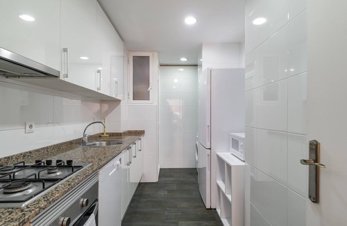 Sant Andreu de Palomar Apartment | Cozy 3 bedrooms in a residential area