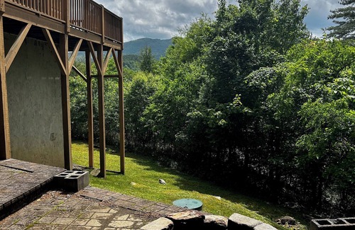 Foscoe Cabin | Cozy 3 level cabin in charming Banner Elk. Stunning views and central location.