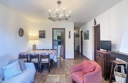 Combloux Apartment | Cozy 3-room apartment with fireplace and covered parking at the foot of the slopes in Combloux