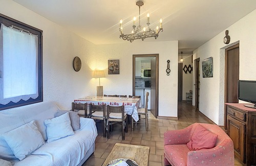 Combloux Apartment | Cozy 3-room apartment with fireplace and covered parking at the foot of the slopes in Combloux