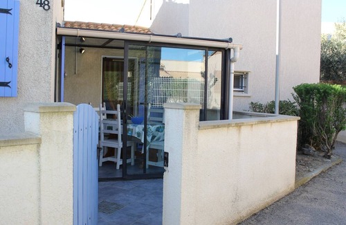 Gruissan House | Cozy 3-Room Mezzanine House near Grazel Beach with Private Parking and Veranda