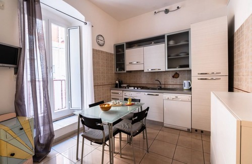 Santa Maria Apartment | Cozy 30 sqm apartment in Barletta, ideal for 3 guests. Equipped with wifi and air conditioning to ensure maximum comfort. Enjoy relaxing moments on the balcony, soaking up the city's atmosphere. Located in an enviable position, just steps away from the h