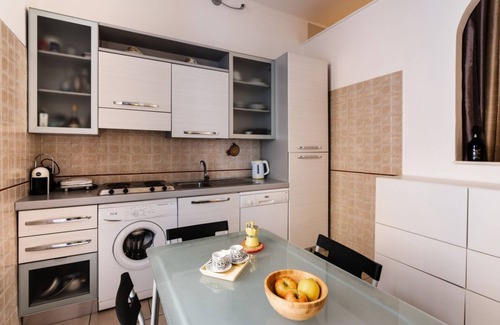 Santa Maria Apartment | Cozy 30 sqm apartment in Barletta, ideal for 3 guests. Equipped with wifi and air conditioning to ensure maximum comfort. Enjoy relaxing moments on the balcony, soaking up the city's atmosphere. Located in an enviable position, just steps away from the h