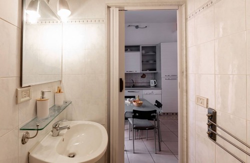 Santa Maria Apartment | Cozy 30 sqm apartment in Barletta, ideal for 3 guests. Equipped with wifi and air conditioning to ensure maximum comfort. Enjoy relaxing moments on the balcony, soaking up the city's atmosphere. Located in an enviable position, just steps away from the h