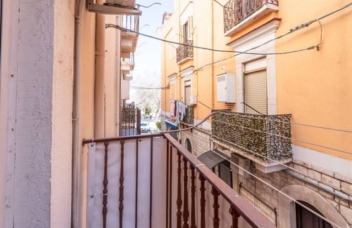 Santa Maria Apartment | Cozy 30 sqm apartment in Barletta, ideal for 3 guests. Equipped with wifi and air conditioning to ensure maximum comfort. Enjoy relaxing moments on the balcony, soaking up the city's atmosphere. Located in an enviable position, just steps away from the h