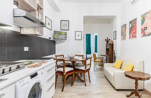 Careggi Rifredi Apartment | Cozy 35 sqm apartment, able to accommodate up to 3 people, located on the ground floor of a building (some steps to access). The property is located in a quiet residential area, equipped with all the main services and well served by public transport, ide