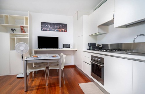 Udine Apartment | Cozy 38 sqm apartment for 2 people, located near the Porta di Aquileia in Udine. It features a reserved covered parking space for guests, offering comfort and convenience. The area is rich in history and charm, just steps away from Udine's historic cente