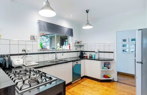 Mentone House | Cozy 3B Family Home in Mentone Garden*FreeParking