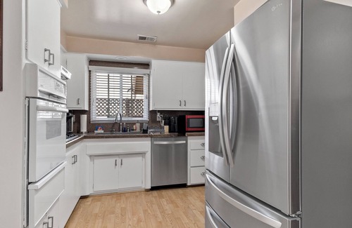 Mayflower Village House | Cozy 3b2b Single house with AC in Monrovia w/backyard patio