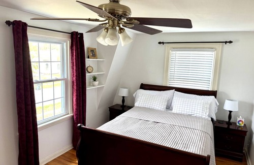 South Bend House | Cozy 3BD/1.5 BA 3 mi from ND campus.