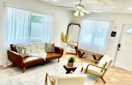 Sunset House | Cozy 3bd/1ba Fort Lauderdale Home Close To Beach