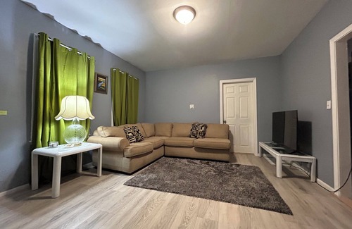Indian Orchard Apartment | Cozy 3bd 1ba Free Parking
