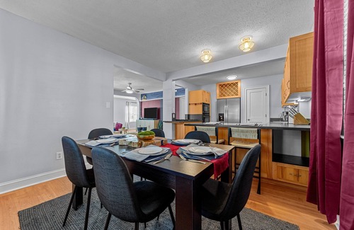 Bayview House | Cozy 3BD Beachfront - Foosball & Yard Games w/BBQ