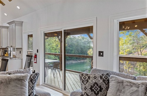 Sevierville Cabin | *Cozy 3BD Cabin w/HOT TUB! Fire Pit + Near LAKE!*